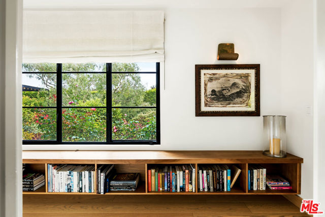 28837 Grayfox Street, Malibu CA: https://media.crmls.org/mediaz/21b6dc8f-78ec-4cb4-ac4d-398a7be006f4.jpg