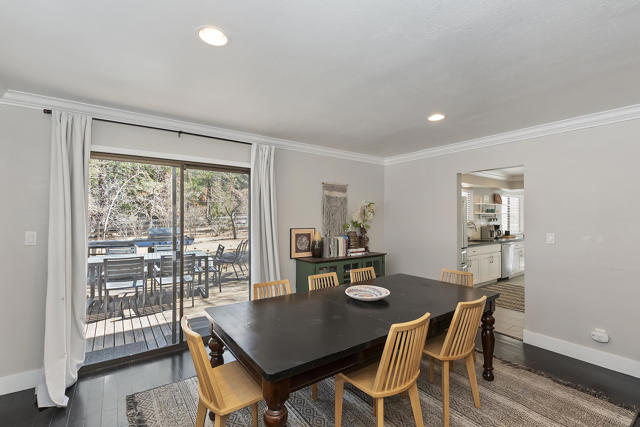 271 Bluebird Court, Big Bear CA: https://media.crmls.org/mediaz/21b6de87-07f9-4870-9178-6bd6a35ec85c.jpg