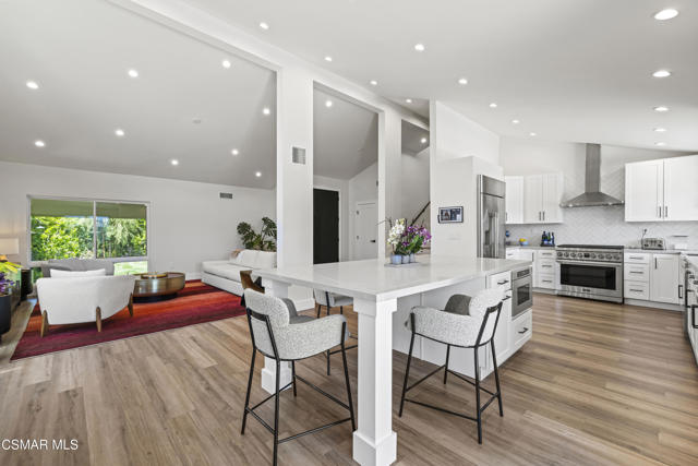 1630 Wicklow Court, Westlake Village CA: https://media.crmls.org/mediaz/21b6e757-1111-4eda-b067-75f60c2c45d5.jpg