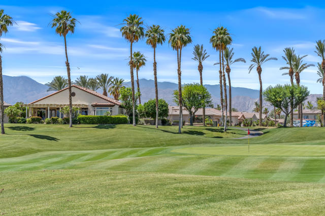 80435 Muirfield Drive, Indio CA: https://media.crmls.org/mediaz/21b73301-22d7-4983-bf79-a61831a9bdb8.jpg