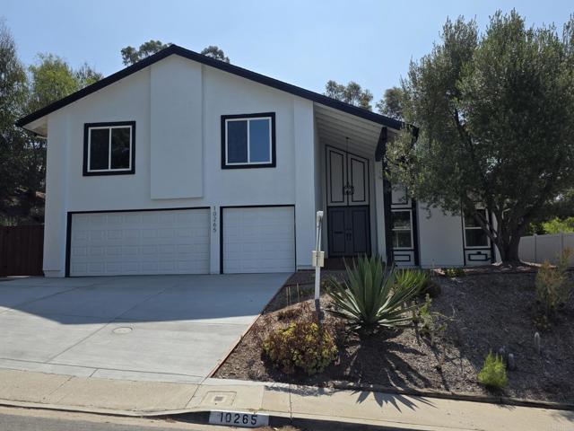 10265 Aviary Drive, San Diego CA: https://media.crmls.org/mediaz/21b7972d-c5cd-4535-9605-d5a63a93f52c.jpg