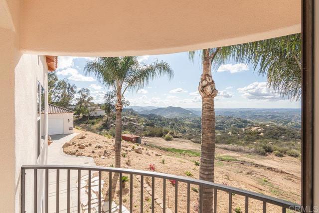 1810 Via Ladera, Fallbrook CA: https://media.crmls.org/mediaz/21b7e293-3fff-47ae-baa3-e339cdafaf99.jpg