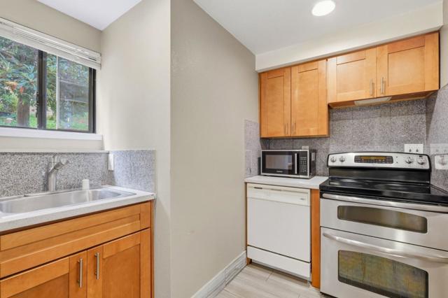 21564 Mary Alice Way, Los Gatos CA: https://media.crmls.org/mediaz/21b7eff8-5438-4210-8a0c-ad37fb296ff3.jpg