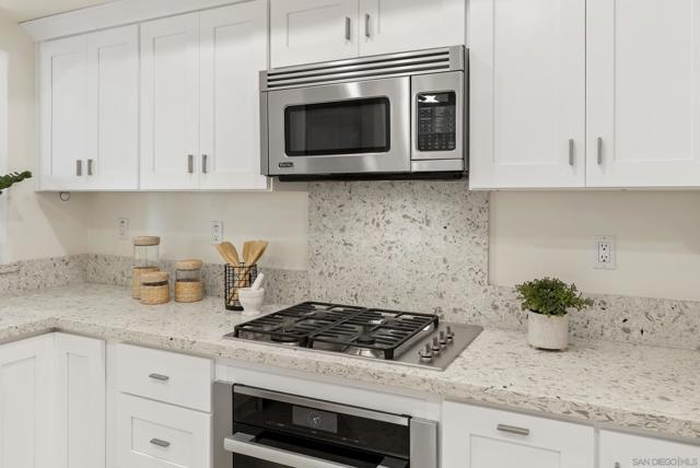 7520 Draper Ave, La Jolla CA: https://media.crmls.org/mediaz/21b7fc18-5619-41ec-8f73-1b995bafeb6e.jpg