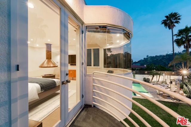 2029 Mount Olympus Drive, Los Angeles CA: https://media.crmls.org/mediaz/21b84e51-628b-4258-a703-99dbd3a09d4f.jpg