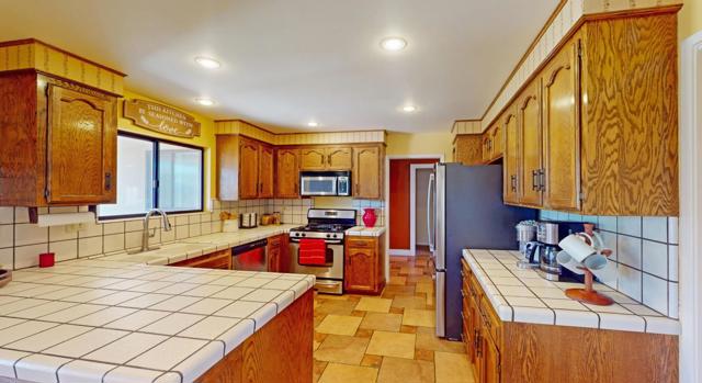 1127 Montecito Circle, Salinas CA: https://media.crmls.org/mediaz/21b855c8-4f3b-4f34-a1e9-e1fccd4fb9d4.jpg