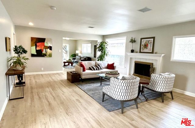 4203 W 141st Street, Hawthorne CA: https://media.crmls.org/mediaz/21b86ae5-cf8c-427c-97ad-3b24d14b79bf.jpg