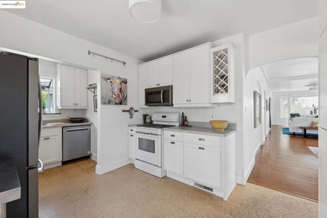 2721 Best Ave., Oakland CA: https://media.crmls.org/mediaz/21b8dd88-006e-4484-9ee0-efca5c639ace.jpg
