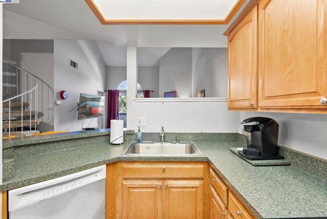 Image 5 of 16 For 25930 Kay Ave  301