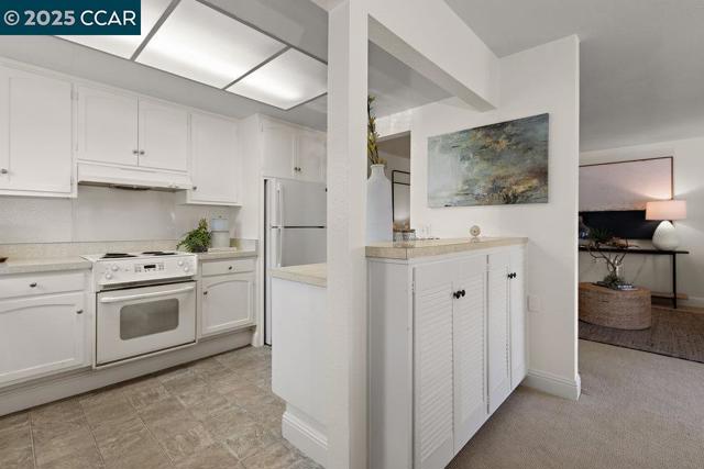 2200 Pine Knoll Dr, Walnut Creek CA: https://media.crmls.org/mediaz/21b97eb5-e114-4d31-99c3-c050010ca97f.jpg