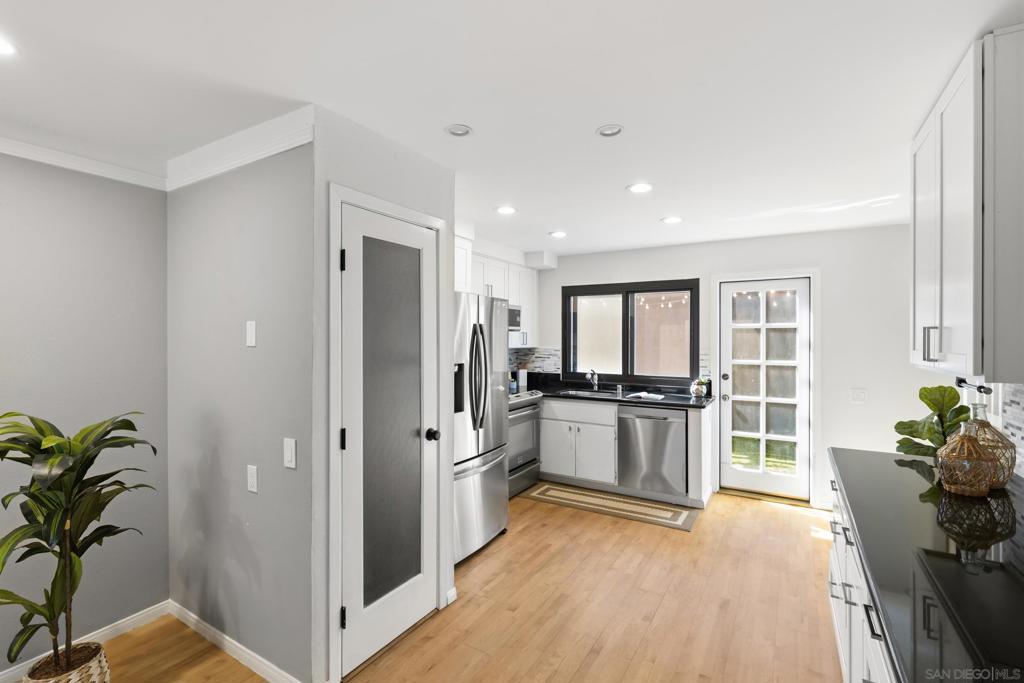 3938 Voltaire St - photo 8