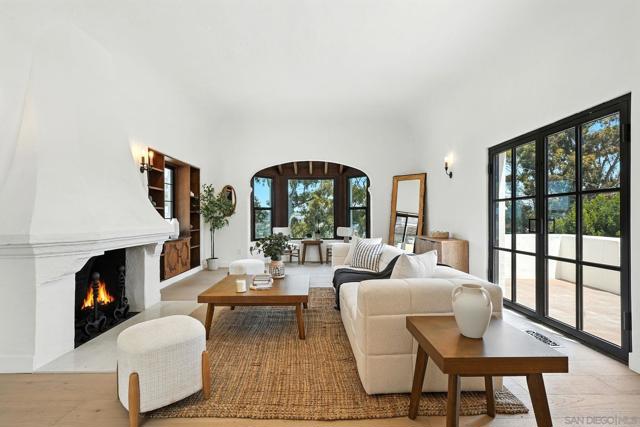 4388 HAWK STREET, San Diego CA: https://media.crmls.org/mediaz/21b9e077-250a-4848-bdc5-5b68cccfbed4.jpg