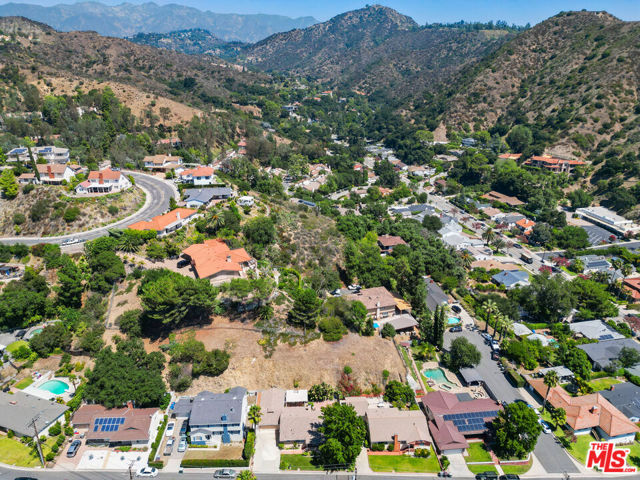 634 Solway Street photo 4