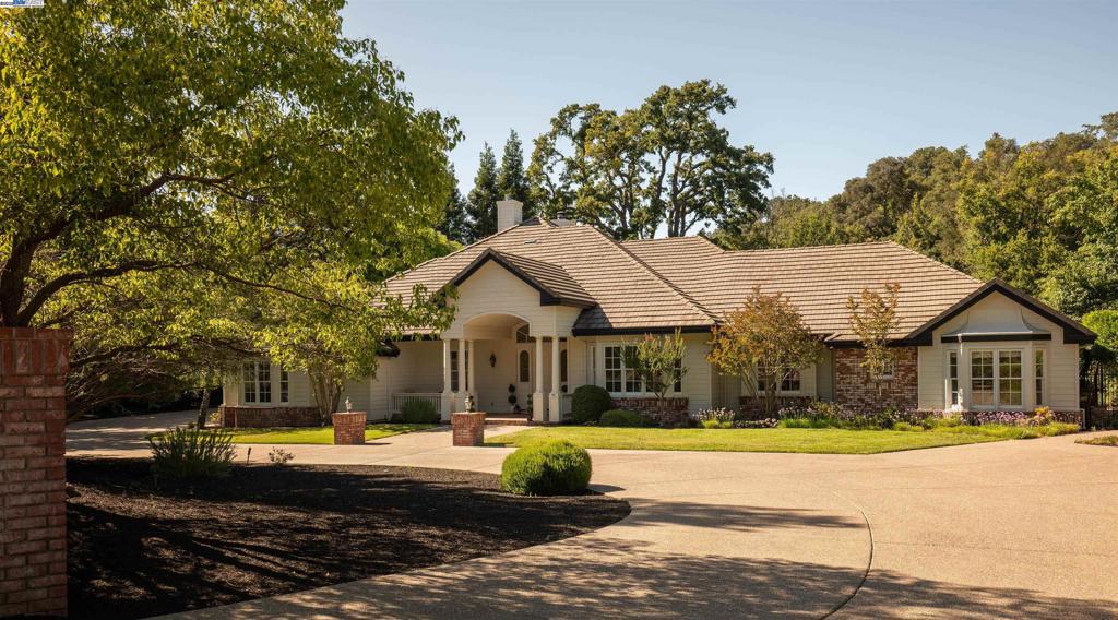 5318 Stonehurst Drive