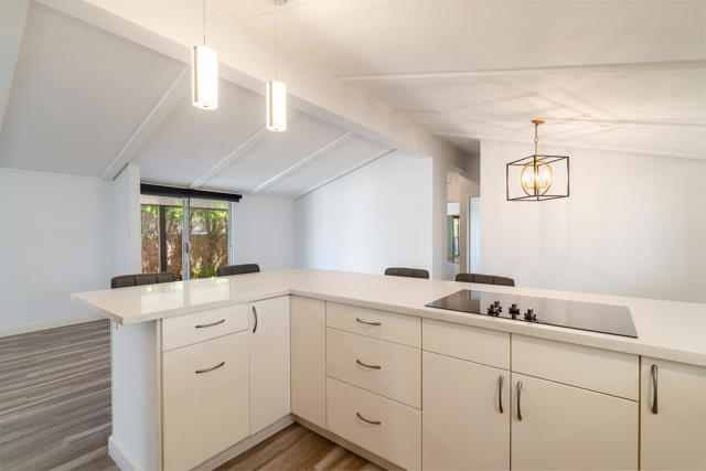 14 International Boulevard, Rancho Mirage CA: https://media.crmls.org/mediaz/21baeec5-abc6-46dc-b7d8-e745f0116bed.jpg