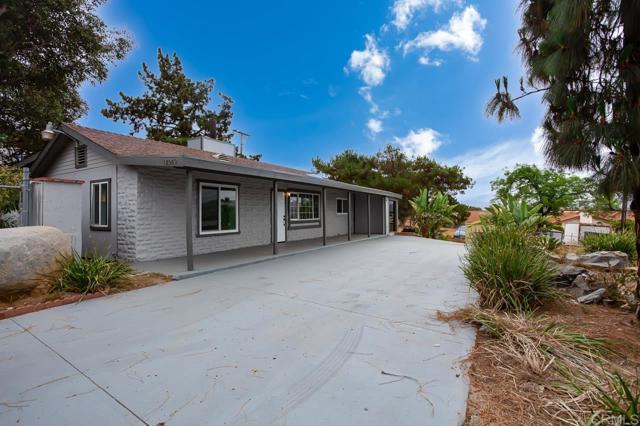 12049 Coping Place, Lakeside CA: https://media.crmls.org/mediaz/21baf547-0fbf-4e37-bcaa-7744e47f49ea.jpg