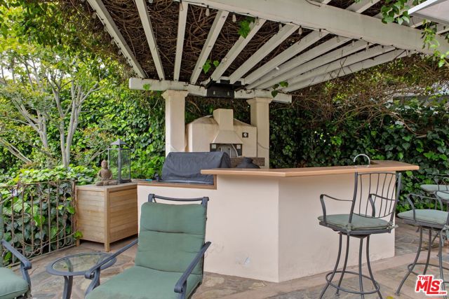 2660 Carman Crest Drive, Los Angeles CA: https://media.crmls.org/mediaz/21bb1372-f7f1-4913-a74b-e31f9f4a1036.jpg