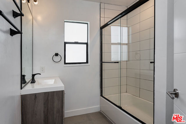 2845 S REDONDO, Los Angeles CA: https://media.crmls.org/mediaz/21bbefa9-e1eb-4037-9266-3f0c36f12cd5.jpg