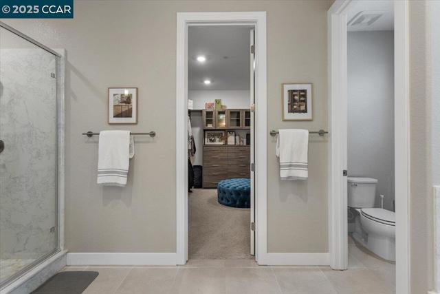 17691 Whisper Ln, Castro Valley CA: https://media.crmls.org/mediaz/21bc0784-8ca9-4776-9129-fb4b99eb4d11.jpg