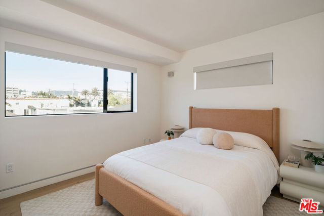 820 N Formosa Avenue, Los Angeles CA: https://media.crmls.org/mediaz/21bc27b7-44a6-4510-97a2-a42dd93db60f.jpg