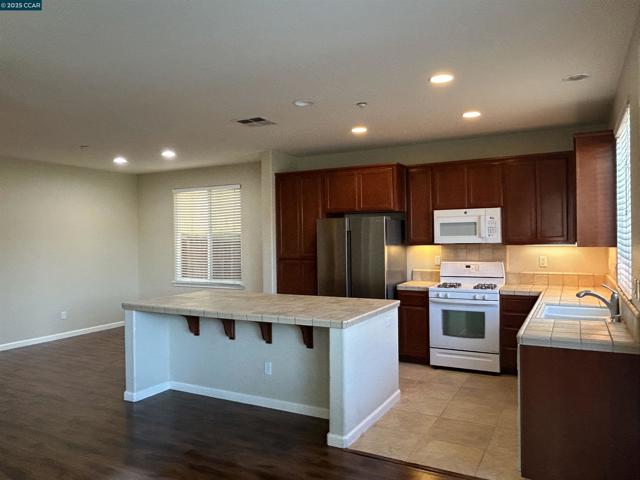 389 Black Rock Street, Brentwood CA: https://media.crmls.org/mediaz/21bc2c03-4389-4fe2-89a5-0ece953e267b.jpg