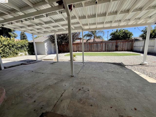 389 White Dr, Hayward CA: https://media.crmls.org/mediaz/21bc6cda-d4f4-4749-813f-7978bbe0f4dc.jpg