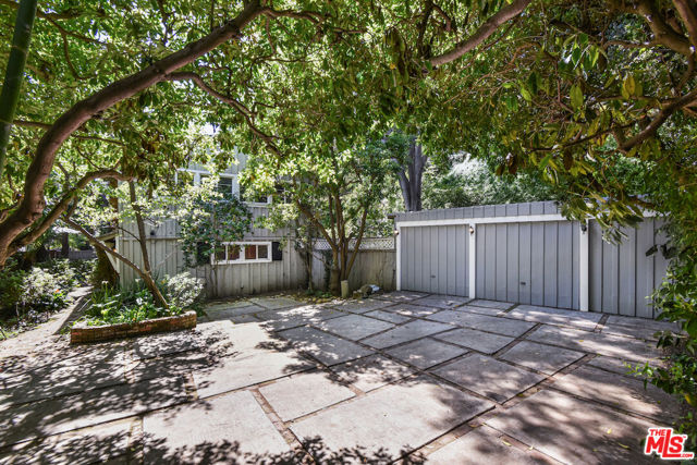2037 Benedict Canyon Drive photo 4