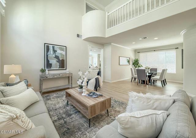 3030 Hollycrest Avenue, Thousand Oaks CA: https://media.crmls.org/mediaz/21bc908f-095e-4024-a95e-bc6cc7ab140d.jpg