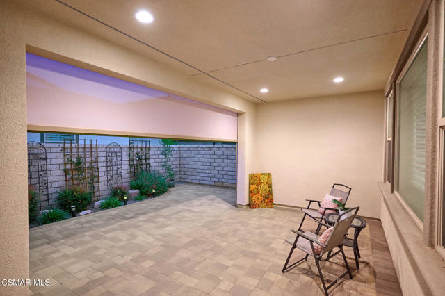 2424 Quartsite Drive, Camarillo CA: https://media.crmls.org/mediaz/21bd2a19-4ea3-406f-b56a-e6b2702f37ec.jpg