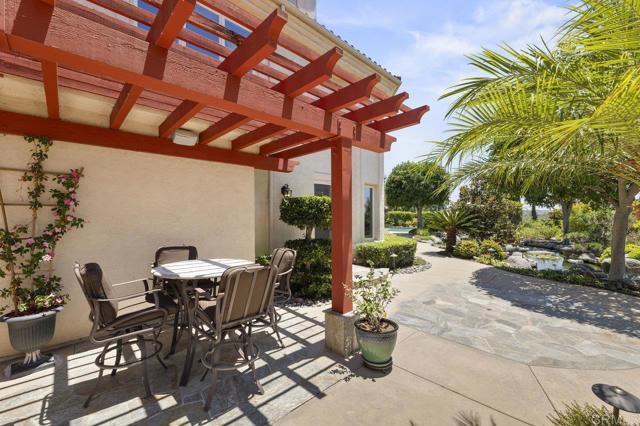 14963 Huntington Gate Drive, Poway CA: https://media.crmls.org/mediaz/21bd3326-996f-4961-87ea-1aff1901561a.jpg