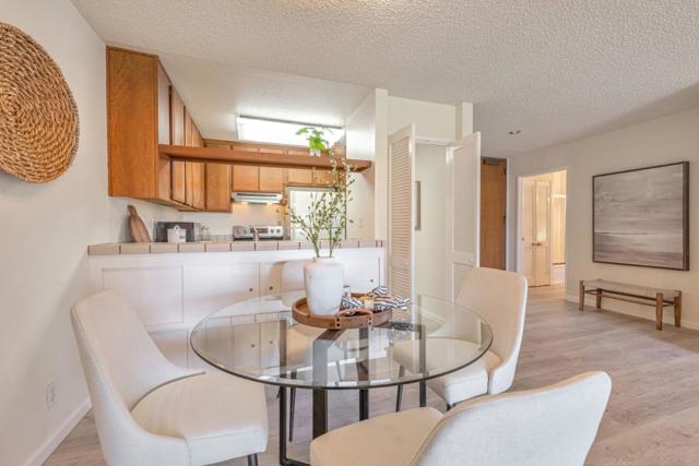 2140 Santa Cruz Avenue, Menlo Park CA: https://media.crmls.org/mediaz/21bdb5b4-cc10-4670-85aa-bf41bfe0bb2d.jpg