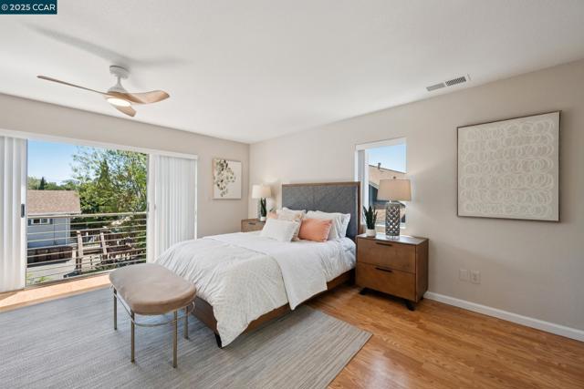 1017 45Th St, Emeryville CA: https://media.crmls.org/mediaz/21bdfa19-2da1-4691-9182-b522c496aa05.jpg