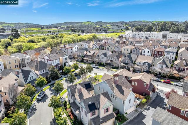 2036 Serra Ln, Hercules CA: https://media.crmls.org/mediaz/21be1161-b062-4b89-990e-094e985864db.jpg