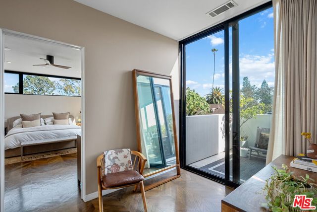 1102 Amoroso Place, Venice CA: https://media.crmls.org/mediaz/21be2674-b956-4ddb-a7d4-ce9585ff9884.jpg