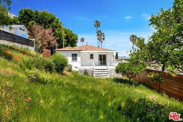 408 W Manchester Avenue, Playa del Rey CA: https://media.crmls.org/mediaz/21bee1a5-def8-4b70-b218-4e1fed93e8a2.jpg