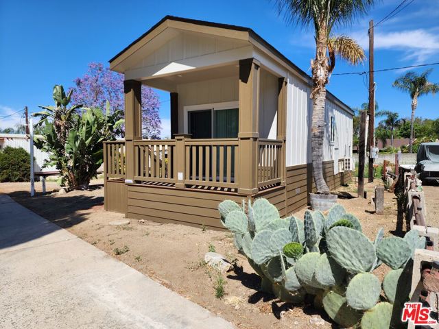 17650 Grand Avenue, Lake Elsinore CA: https://media.crmls.org/mediaz/21bef6d1-f554-4291-b20f-998a462716fb.jpg