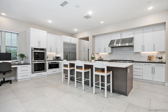 6190 Sagebrush Bend Way, San Diego CA: https://media.crmls.org/mediaz/21bf0551-41f3-4da4-a096-f5bffca50fc3.jpg