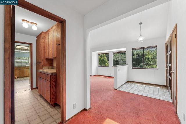 6201 Hillside Dr, El Sobrante CA: https://media.crmls.org/mediaz/21bf3135-9778-413c-9b17-52bdd70f7477.jpg
