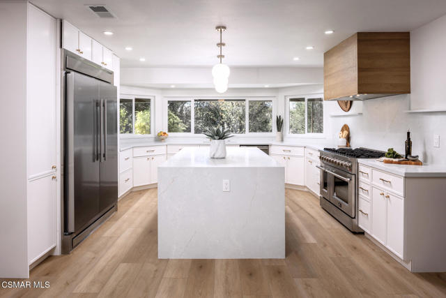 1251 Calle Las Casas, Thousand Oaks CA: https://media.crmls.org/mediaz/21bf329f-d70f-4c4f-9c18-56806a9dee68.jpg