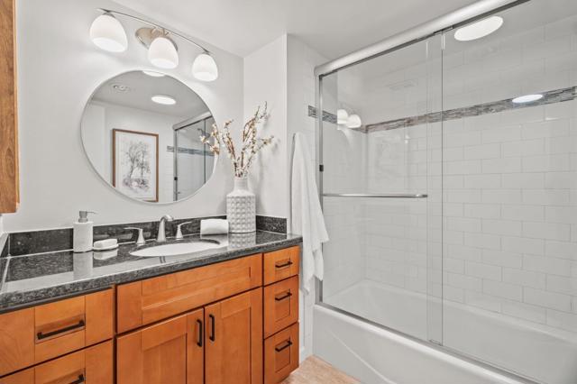 320 Palo Alto Avenue, Palo Alto CA: https://media.crmls.org/mediaz/21bf8581-1551-4310-9e19-8c9b64fc0f80.jpg
