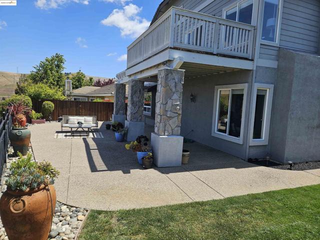 8040 Kelok Way, Clayton CA: https://media.crmls.org/mediaz/21bfb41f-c71f-4a88-a99d-df248a763d3c.jpg