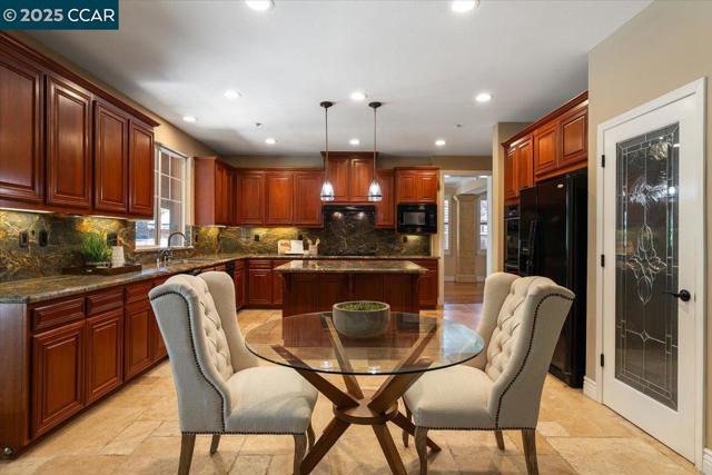 1669 Albani Place, Brentwood CA: https://media.crmls.org/mediaz/21bfe441-62d9-4f77-810a-a908f857c57a.jpg