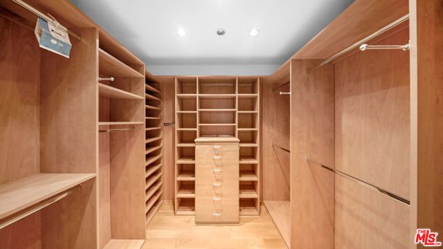 966 Bluegrass Lane, Los Angeles CA: https://media.crmls.org/mediaz/21bfe54e-fa4a-4a2b-b181-32d4309ce4e8.jpg