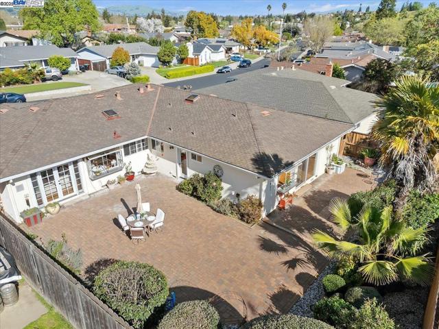 5720 San Juan Way, Pleasanton CA: https://media.crmls.org/mediaz/21c00163-a5c9-41d1-b314-f37180b4fecf.jpg