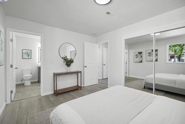 1662 Dorchester Pl, Concord CA: https://media.crmls.org/mediaz/21c016f9-30b3-47c3-abba-a43e0019d470.jpg