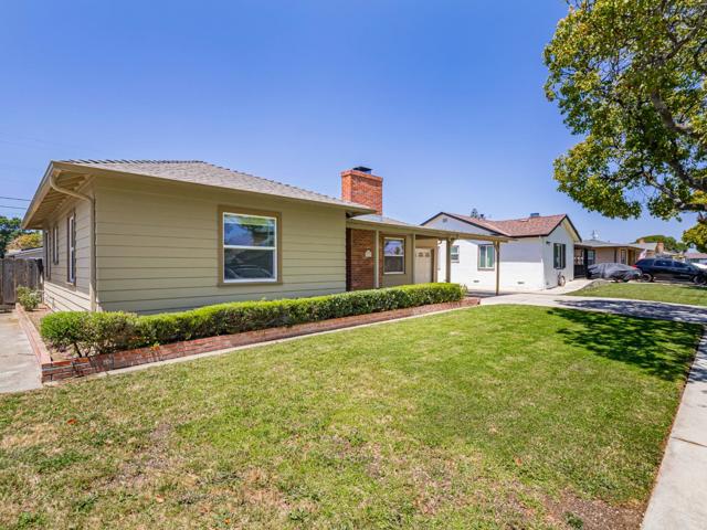 1233 Monroe Street, Salinas CA: https://media.crmls.org/mediaz/21c01728-6f27-4a64-904e-acca56943df0.jpg