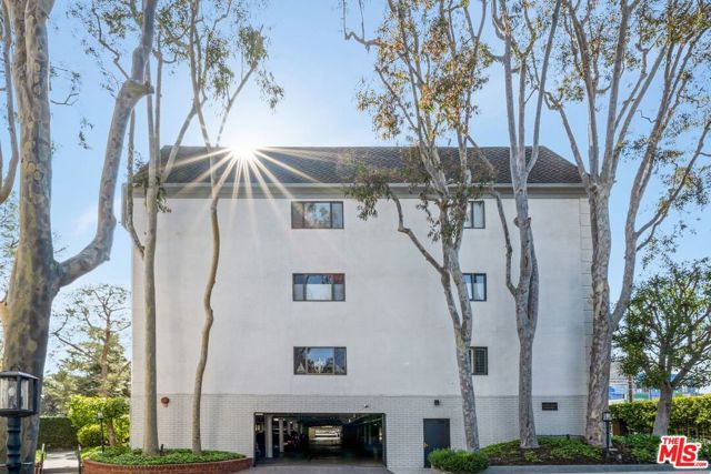 645 Wilcox Avenue, Los Angeles CA: https://media.crmls.org/mediaz/21c032f3-ad82-4363-93d9-e158012642a0.jpg