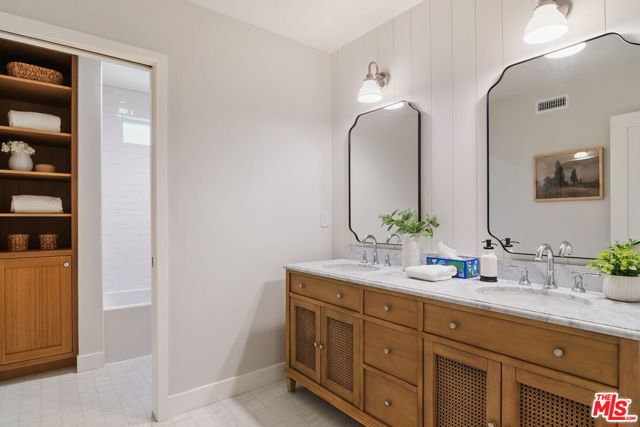 4031 Deerhorn Drive, Sherman Oaks CA: https://media.crmls.org/mediaz/21c06821-4ade-4263-9eaf-d452ecbf1f9c.jpg