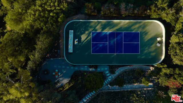 4 Buckboard Lane, Rolling Hills CA: https://media.crmls.org/mediaz/21c0f252-24d3-4795-9ae9-60a2e4646a29.jpg