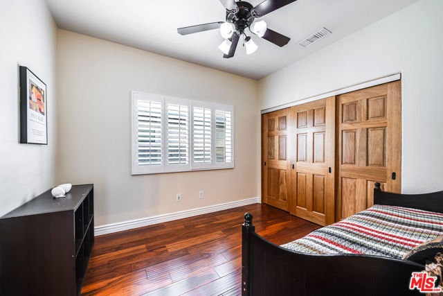4520 TYRONE Avenue, Sherman Oaks CA: https://media.crmls.org/mediaz/21c126b5-9167-43e7-8053-277237ffee69.jpg